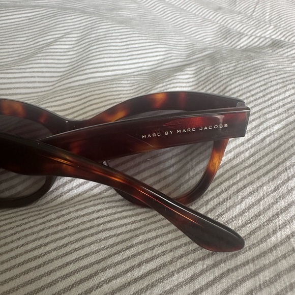 Marc by Marc Jacobs tortoise cat eye sunglasses - Picture 5 of 6